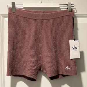 Alo Yoga Cashmere Ribbed Staycation Shorts Size Small Mauve 🚨Sample Colorway
